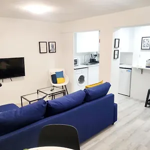  Apartamento Acogedor Familiar En Area Residencial