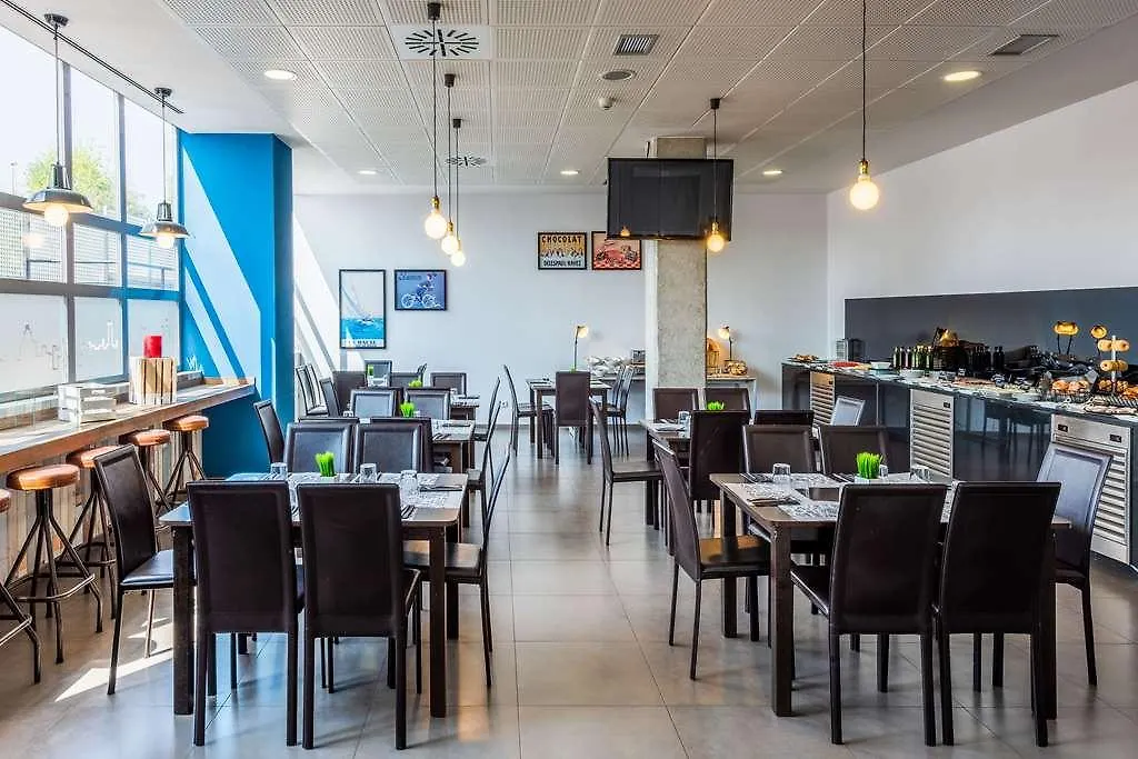 Apartamentos Tryp Madrid Airport Suites Apartahotel