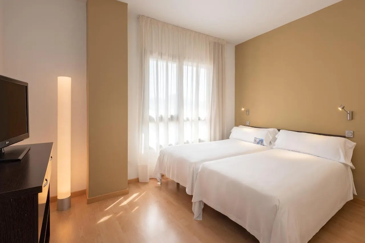 Apartamentos Tryp Madrid Airport Suites Aparthotel